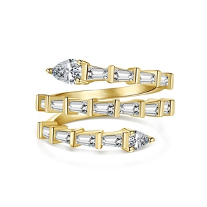 Anello a spirale dorato a tre strati con cristalli bianchi taglio a goccia e baguette