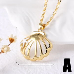 Detail shot of gold shell and starfish pendant necklace with 45+5cm chain size specs