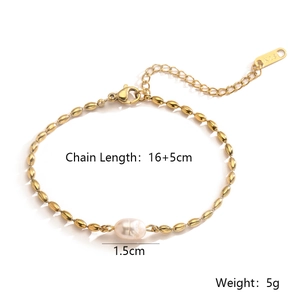 Detail of gold-plated titanium necklace showing 1.5cm pearl and 16+5cm adjustable chain