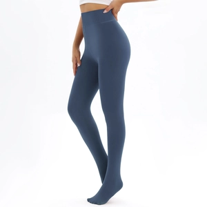 Detail of high-waist navy thermal leggings with slimming fit and matte stretch fabric