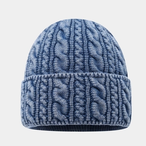 Bonnet en grosse maille torsadée bleu marine avec revers côtelé pour la chaleur hivernale