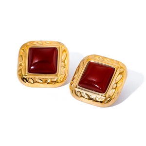 Quadratische goldene Ohrringe mit rotem Achat und gehämmerter Textur im Retro-Vintage-Stil