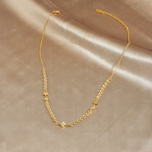 Exquisite gold-plated stainless steel necklace with sparkling clover pendant on silk