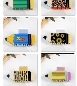 Grille détaillée de six pinces à cheveux en forme de crayon aux motifs tournesol et léopard
