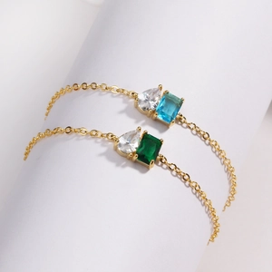 Bracelet élégant plaqué or 18 carats avec zircons taille émeraude et poire