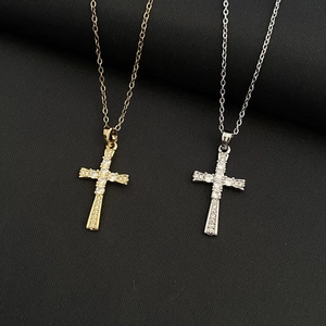 Collier Pendentif Croix Chaîne En Acier Titane Cuivre Plaqué Or 18K Zircon Blanc Incrusté Bijoux Style Hip Hop Pour Femmes