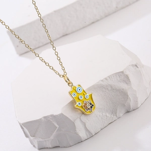 18K vergoldete Hand der Fatima Halskette mit gelbem Emaille und Evil Eye Details