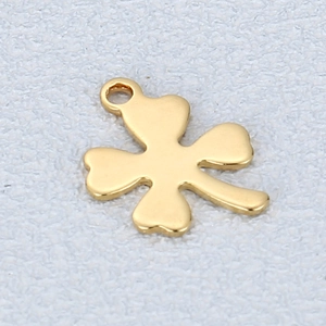 Pendentif trèfle à quatre feuilles en acier inoxydable doré avec surface polie et anneau