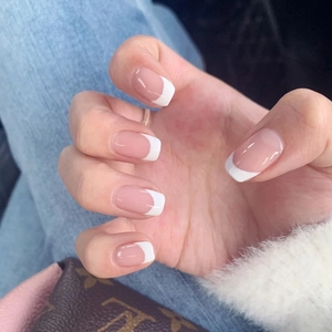 Französische Press On Nägel Kurz Quadratisch Minimalistisch Nude Rosa Weiß Abnehmbare Glänzende Kunstnagels Aus Harz