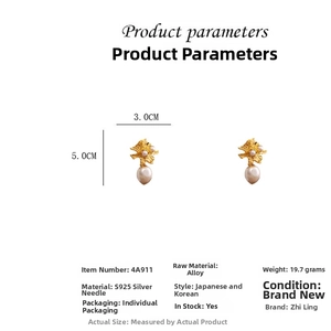Détails de taille pour boucles d'oreilles fleurs dorées avec perles blanches et aiguilles S925