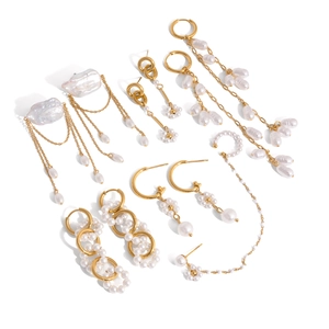 Boucles d'oreilles élégantes en acier doré 18 carats avec perles et pompons chic