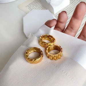 Dreiteiliges Goldring-Set mit gedrehtem Seil-, Ketten- und Industrie-Zahnraddesign