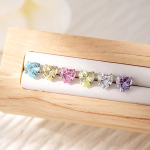 6mm heart-shaped cubic zirconia stud earrings in titanium steel with six varied colors