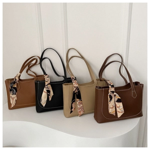 Sacs cabas minimalistes avec foulards en soie en marron, noir, kaki et marron foncé