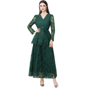 Elegantes dunkelgrünes Spitzenkleid mit Laternenärmeln und Blumenstickerei-Details