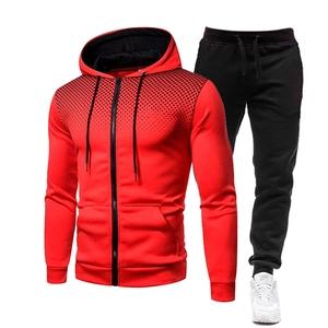 Completo sportivo casual da uomo rosso e nero con felpa con cappuccio e stampa