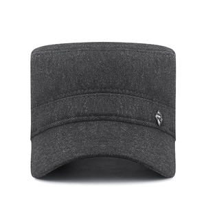 Berretto militare da uomo in twill grigio scuro con fodera in pile e logo