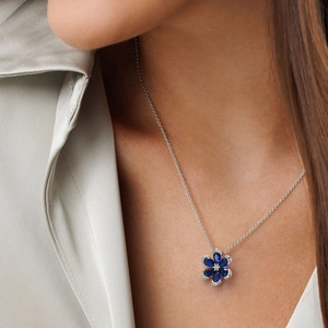 Elegante collana in argento sterling S925 con zircone blu e diamanti bianchi sul collo