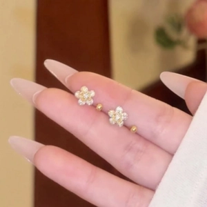 Flower Stud Earrings Zircon Inlaid Copper Small Elegant Daily Versatile For Women With Silver Earring Post