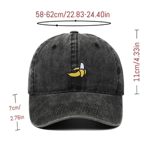 Vue détaillée de la casquette grise brodée banane avec les mesures de dimensions
