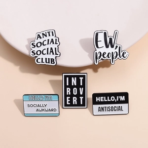 Pin In Smalto Con Slogan Introverso Ansia Sociale Spilla In Lega Metallica Per Zaino Accessori Per Abbigliamento