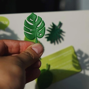 Creative green monstera leaf shaped fridge magnet for home kitchen wall decoration