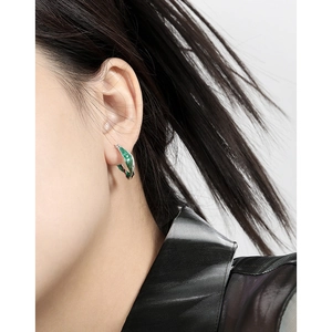 U-shaped S925 sterling silver hoop earrings with green enamel and twisted design