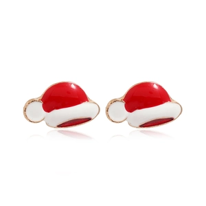 Gros plan de boucles d'oreilles bonnet de Noël rouges et blanches en alliage émaillé