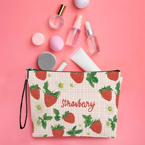 Neceser de maquillaje rosa a cuadros con fresas, margaritas y cierre de cremallera