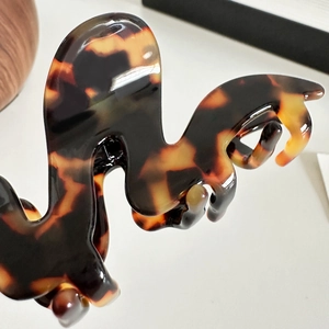 Chic tortoiseshell acetate wave hair claw clip for elegant updo and ponytail styling