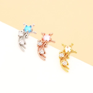 Lot de trois clous d'oreilles en zircon en argent, or rose et or au design étoilé