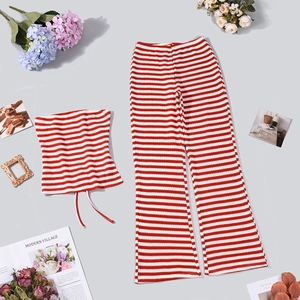 Ensemble en maille à rayures rouges et blanches avec haut bustier et pantalon large
