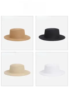 Flacher Strohhut in den Farben Khaki, Schwarz, Beige und Weiß für den Sommer