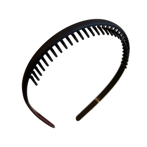 Matte black non-slip headband with inner teeth for secure hair styling and face washing