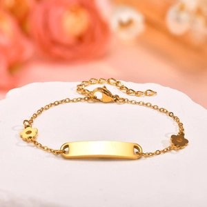 Detail of 18K gold stainless steel bracelet with curved plate and hollow flower charms