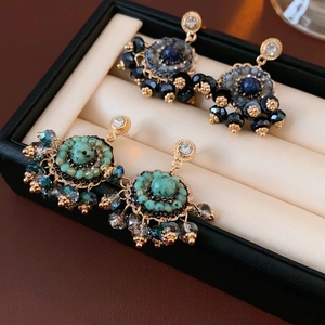 Orecchini pendenti vintage boho con perline intricate e dettagli in turchese