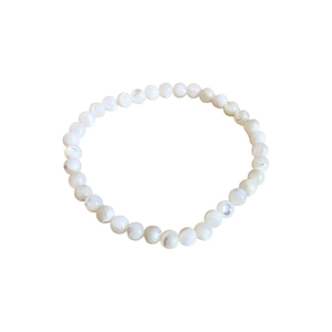 Minimalist geometric stretch bracelet featuring white mother-of-pearl beads for women