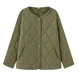 Gesteppte olivgrüne leichte Baumwolljacke für Damen mit Rundhalsausschnitt und Knopfverschluss