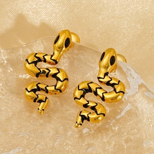 Boucles d'oreilles serpent minimalistes plaquées or 18 carats avec détails en émail
