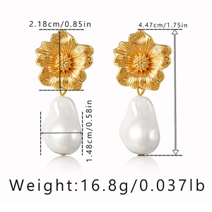 Detailed size and weight dimensions of Baroque pearl floral earrings in 18K gold finish