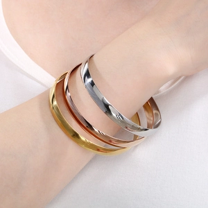 Three-color 8mm polished stainless steel bangles in gold, rose gold and silver on wrist