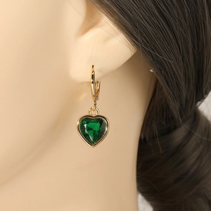 Élégantes boucles d'oreilles cœur en or avec pierres de cristal vert pour femmes