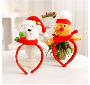 Détail de serre-têtes de Noël en peluche avec motifs ours polaire et bonhomme de pain d'épice