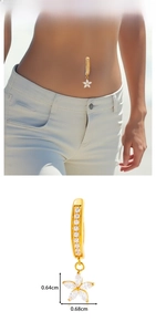 Makro-Detail des G23 Titan Gold Bauchnabelpiercings mit Marquise-Zirkon und Maßen