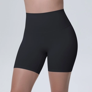 Vue détaillée du short de yoga noir sans couture à taille haute avec contrôle du ventre