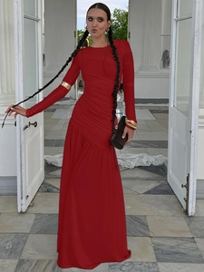 Elegantes rotes Langarmkleid in Slim-Fit mit Taillenfalten und Rundhalsausschnitt