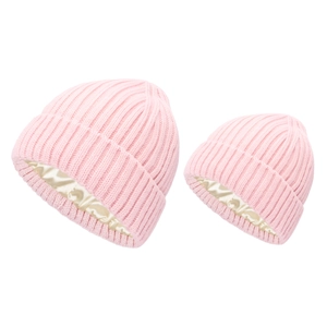 Vue détaillée de bonnets en tricot rose avec doublure en satin doré anti-friction