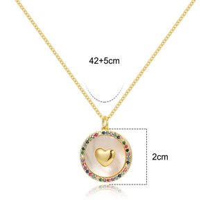 Detailed view of heart pendant necklace with dimensions 42+5cm chain and 2cm diameter