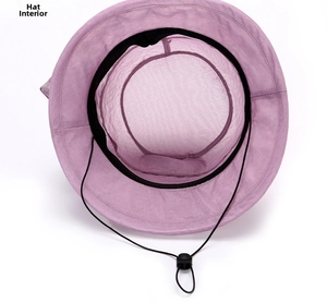 Vue détaillée de la doublure en maille respirante et de la mentonnière réglable du chapeau