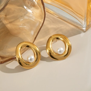 Elegant gold round earrings with lustrous pearls, luxury banquet fashion jewelry